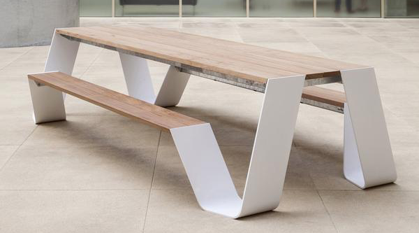 Extremis - Hopper Picnic Table