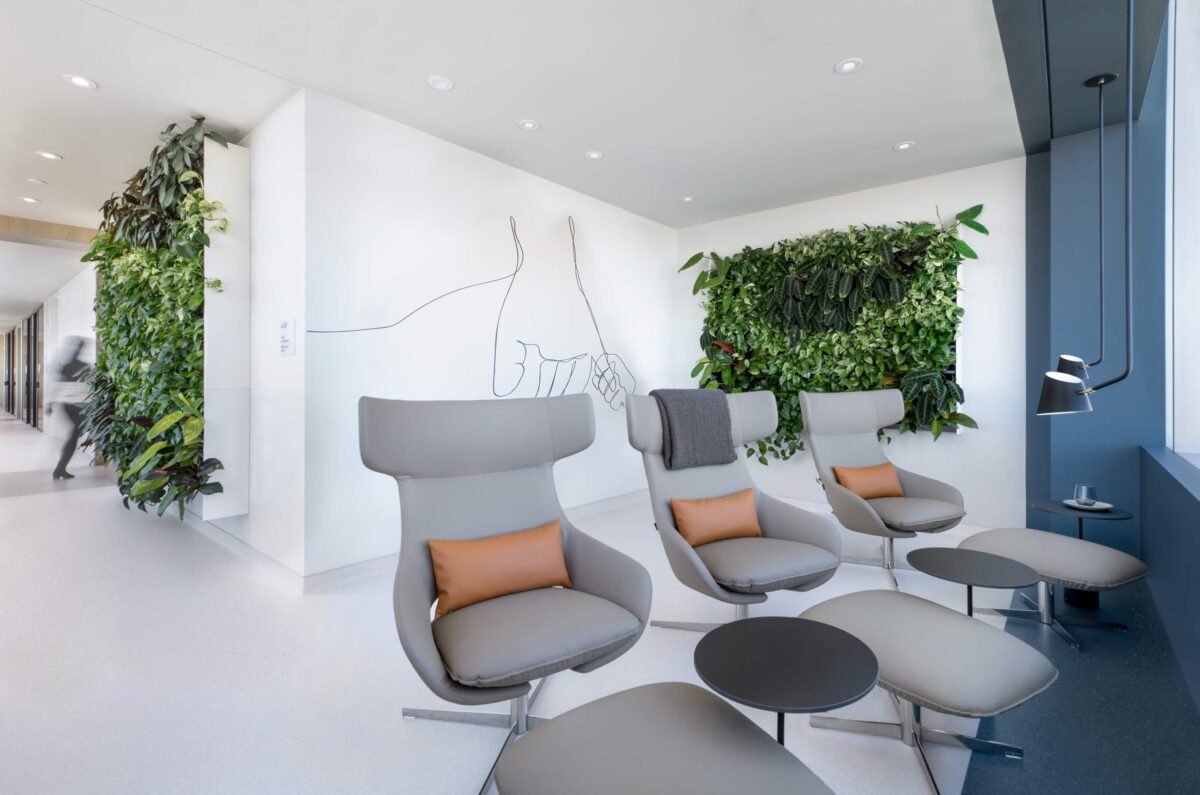 Institute for Specialized Medicine and Intervention Lounge Chair and Ottoman