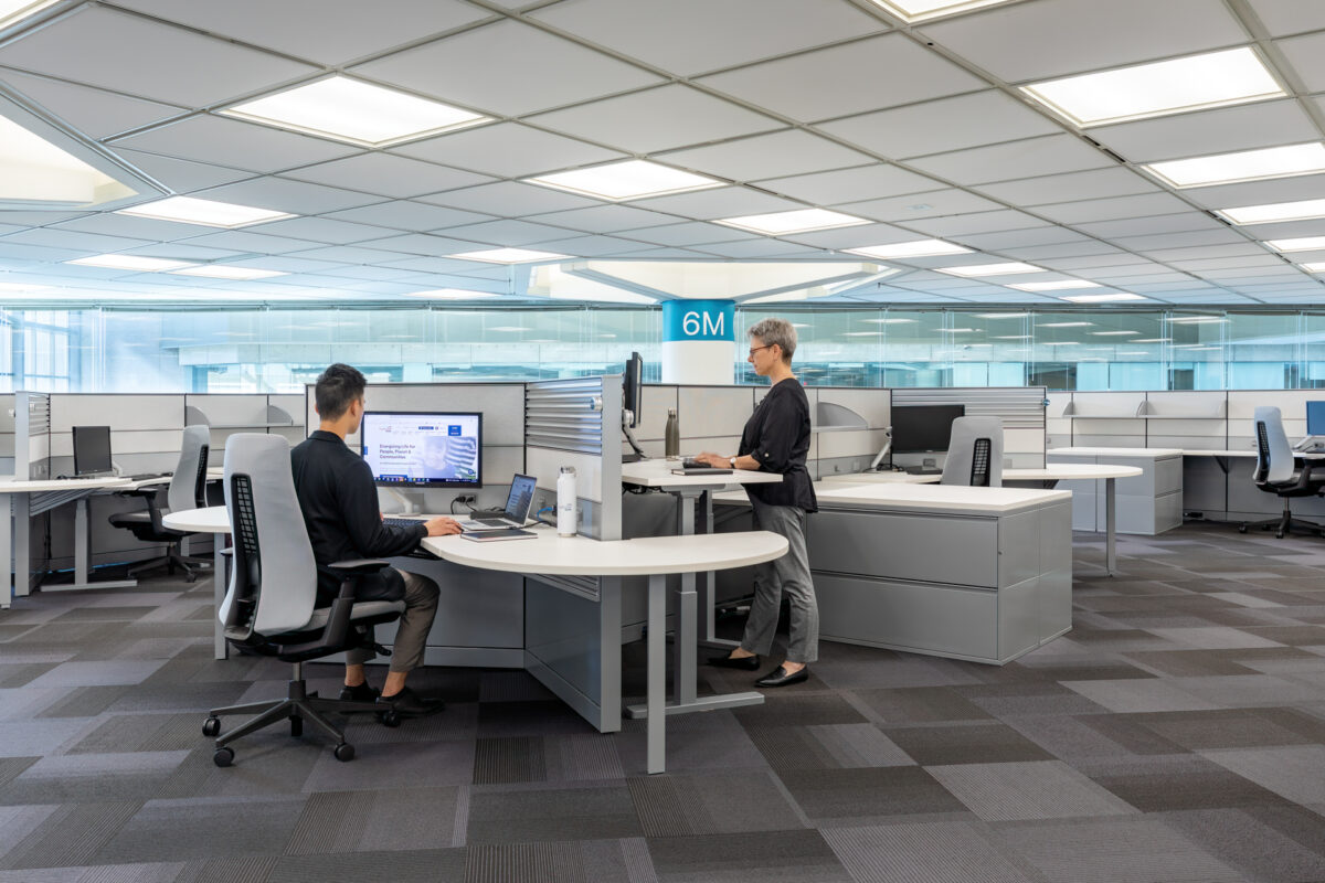 Hydro One Teknion hiSpace 120 degree height adjustable workstation