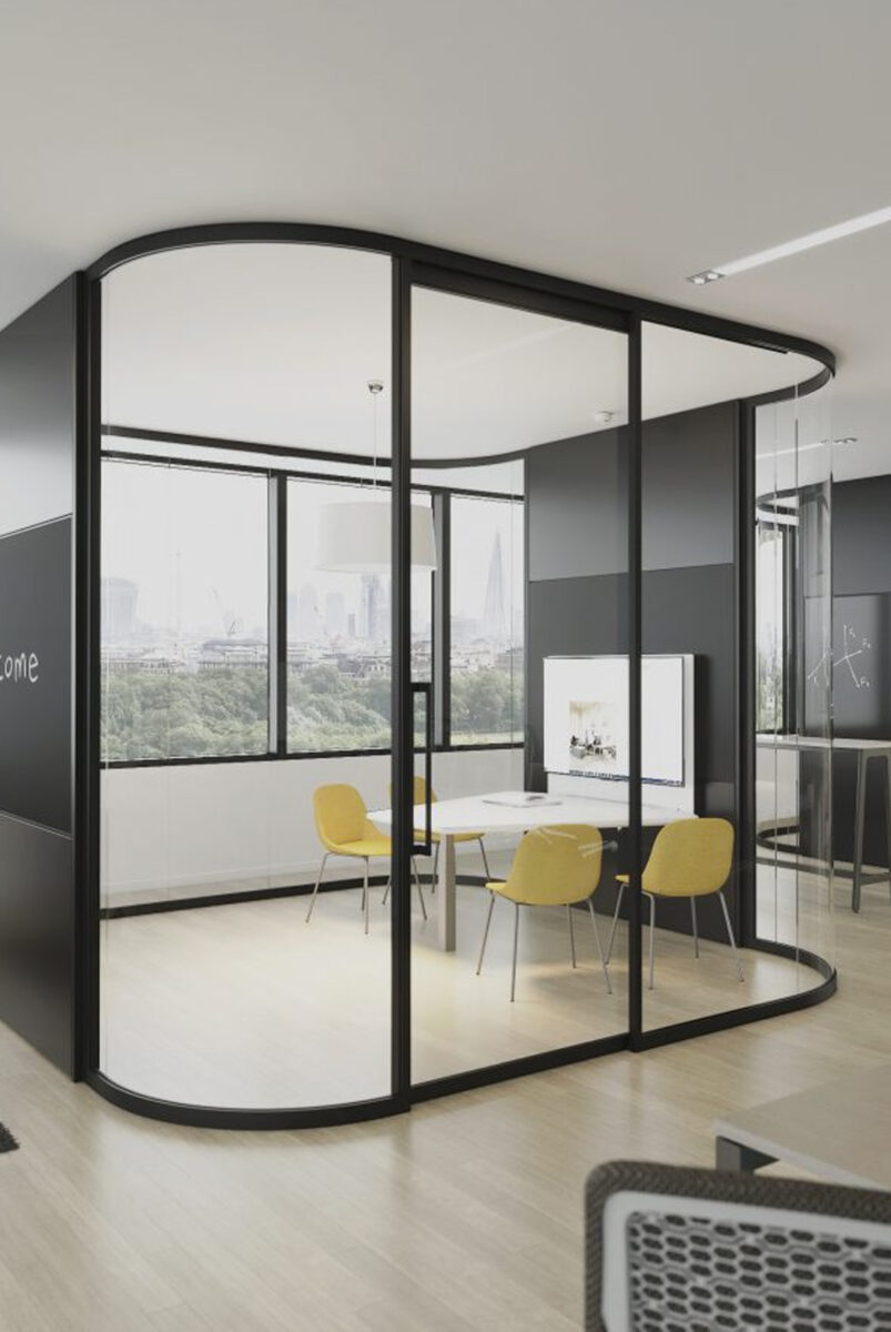 tekvue curved wall with media table